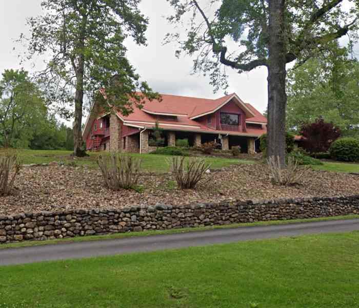 Hilltop Manor Bed & Breakfast