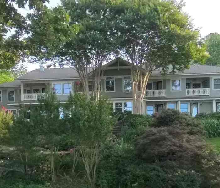 Lookout Point Lakeside Inn